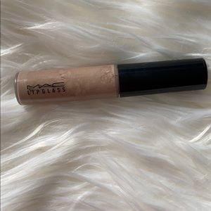 MAC lipgloss in Obviously Bare